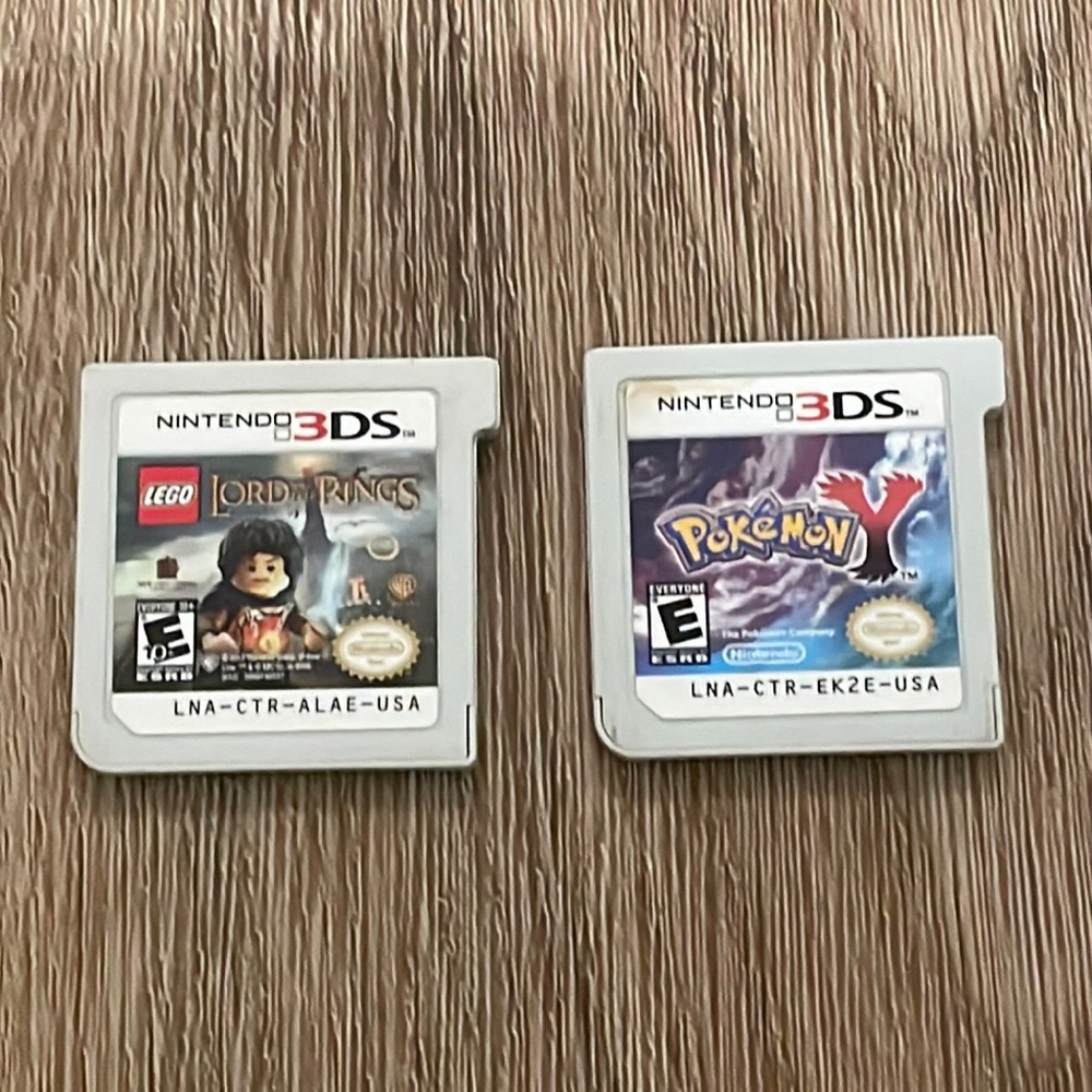 Nintendo 3DS games Pokémon Y and lord of the rings.